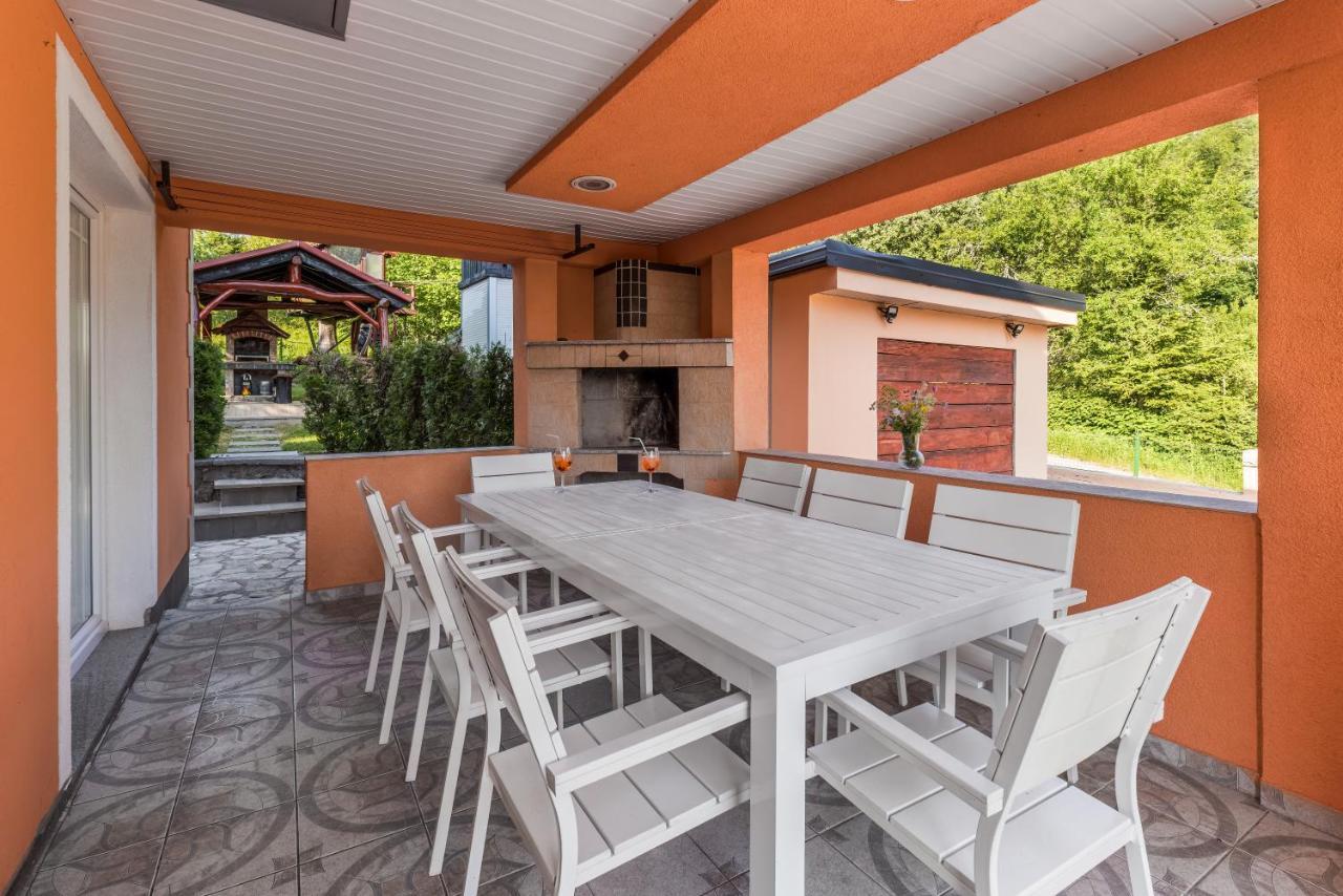 Villa Tratea - With A Heated Pool Tomici エクステリア 写真